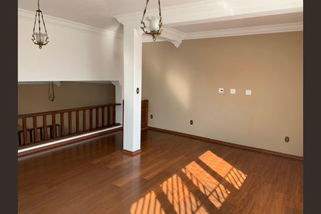 Casa para alugar com 408m², 4 quartos e 4 vagas Casa para alugar com 408m², 4 quartos e 4 vagasSala