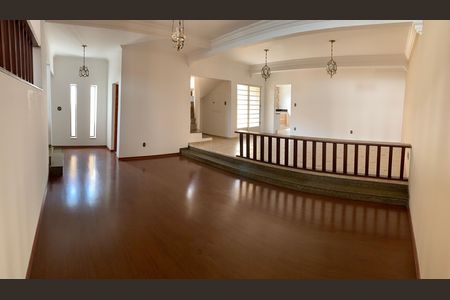 Casa para alugar com 408m², 4 quartos e 4 vagas Casa para alugar com 408m², 4 quartos e 4 vagasSala