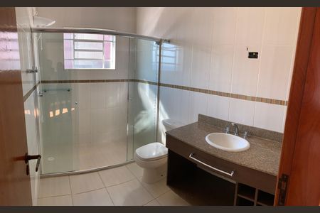 Casa para alugar com 408m², 4 quartos e 4 vagas Casa para alugar com 408m², 4 quartos e 4 vagasBanheiro