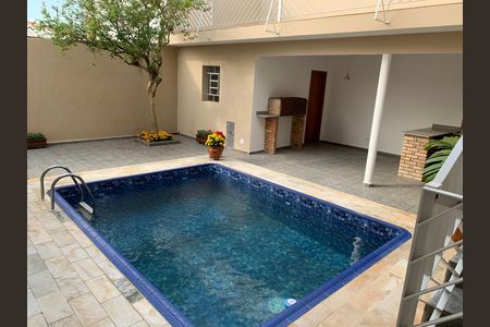 Casa para alugar com 408m², 4 quartos e 4 vagas Casa para alugar com 408m², 4 quartos e 4 vagasÁrea externa