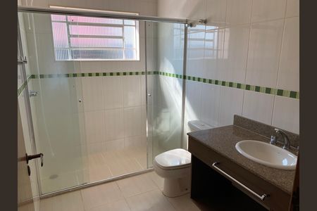 Casa para alugar com 408m², 4 quartos e 4 vagas Casa para alugar com 408m², 4 quartos e 4 vagasBanheiro