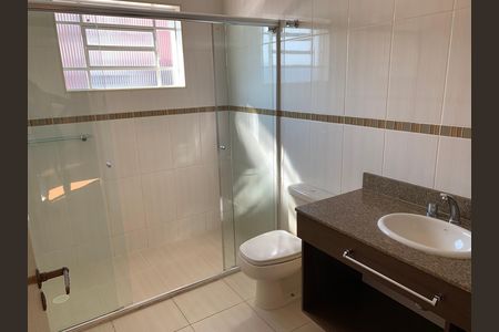 Casa para alugar com 408m², 4 quartos e 4 vagas Casa para alugar com 408m², 4 quartos e 4 vagasBanheiro
