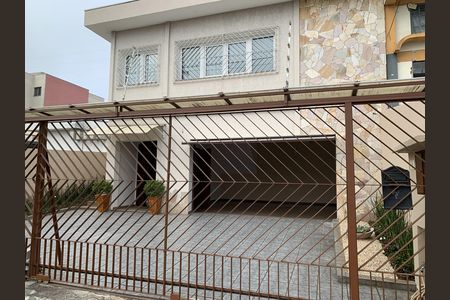 Casa para alugar com 408m², 4 quartos e 4 vagas Casa para alugar com 408m², 4 quartos e 4 vagasFachada