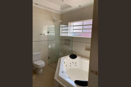 Casa para alugar com 408m², 4 quartos e 4 vagas Casa para alugar com 408m², 4 quartos e 4 vagasBanheiro