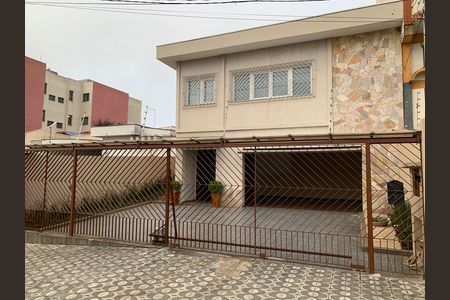 Casa para alugar com 408m², 4 quartos e 4 vagas Casa para alugar com 408m², 4 quartos e 4 vagasFachada