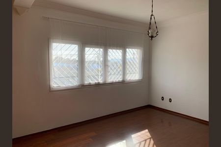 Casa para alugar com 408m², 4 quartos e 4 vagas Casa para alugar com 408m², 4 quartos e 4 vagasQuarto