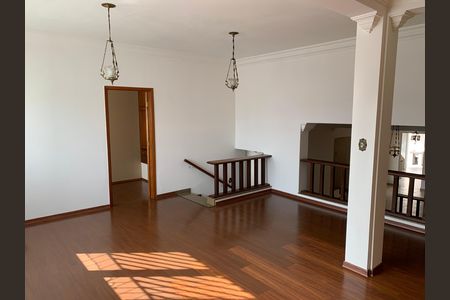Casa para alugar com 408m², 4 quartos e 4 vagas Casa para alugar com 408m², 4 quartos e 4 vagasSala