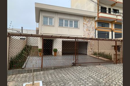 Casa para alugar com 408m², 4 quartos e 4 vagas Casa para alugar com 408m², 4 quartos e 4 vagasFachada