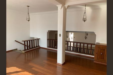 Casa para alugar com 408m², 4 quartos e 4 vagas Casa para alugar com 408m², 4 quartos e 4 vagasSala