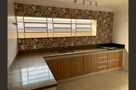 Casa para alugar com 408m², 4 quartos e 4 vagas Casa para alugar com 408m², 4 quartos e 4 vagasCozinha