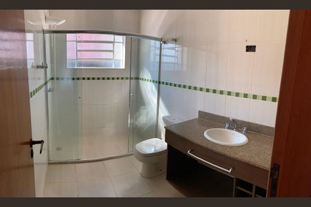 Casa para alugar com 408m², 4 quartos e 4 vagas Casa para alugar com 408m², 4 quartos e 4 vagasBanheiro