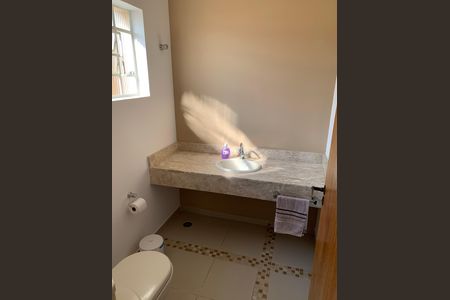 Casa para alugar com 408m², 4 quartos e 4 vagas Casa para alugar com 408m², 4 quartos e 4 vagasBanheiro