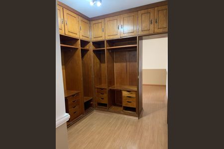 Casa para alugar com 408m², 4 quartos e 4 vagas Casa para alugar com 408m², 4 quartos e 4 vagasQuarto
