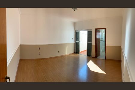Casa para alugar com 408m², 4 quartos e 4 vagas Casa para alugar com 408m², 4 quartos e 4 vagasQuarto