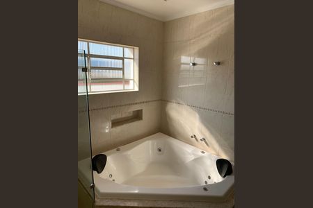 Casa para alugar com 408m², 4 quartos e 4 vagas Casa para alugar com 408m², 4 quartos e 4 vagasBanheiro