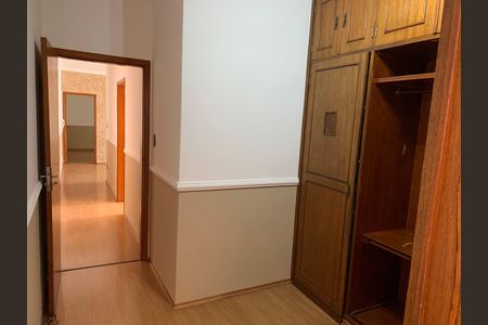 Casa para alugar com 408m², 4 quartos e 4 vagas Casa para alugar com 408m², 4 quartos e 4 vagasQuarto
