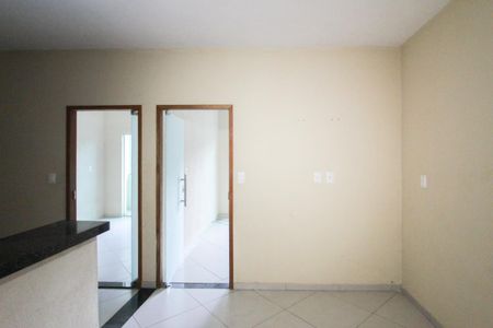 Casa para alugar com 70m², 2 quartos e sem vaga Casa para alugar com 70m², 2 quartos e sem vagaSala