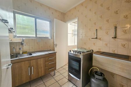 Cozinha de apartamento para alugar com 1 quarto, 78m² em Jardim Praiano, Guarujá