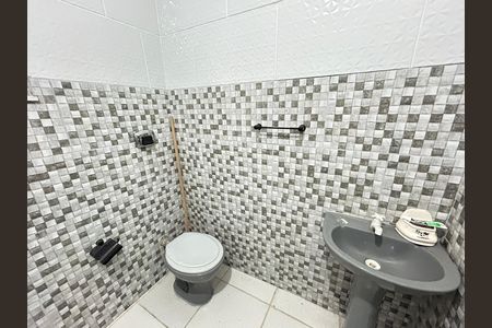 Banheiro de casa para alugar com 1 quarto, 60m² em Engenheiro Leal, Rio de Janeiro