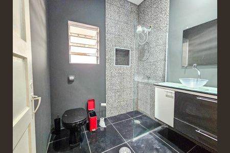 Casa para alugar com 120m², 2 quartos e 2 vagasBanheiro