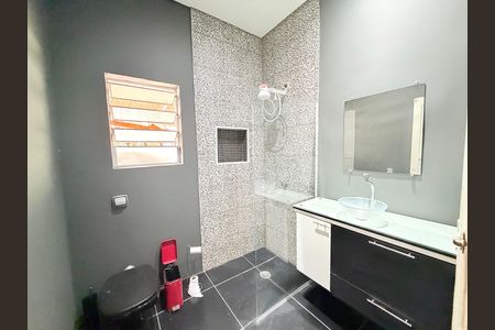 Banheiro social de casa para alugar com 2 quartos, 120m² em Cidade Monções, São Paulo