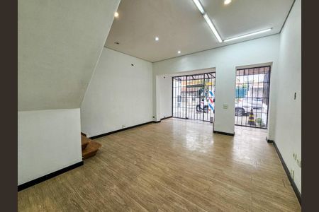 Casa para alugar com 120m², 2 quartos e 2 vagasSala