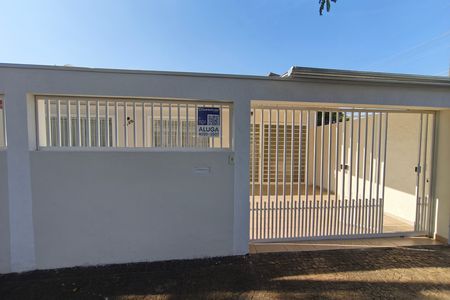Casa para alugar com 177m², 3 quartos e 5 vagas Casa para alugar com 177m², 3 quartos e 5 vagasFachada