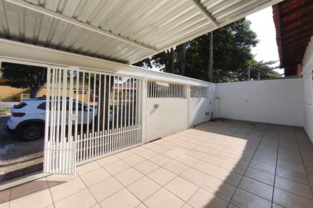 Casa para alugar com 177m², 3 quartos e 5 vagas Casa para alugar com 177m², 3 quartos e 5 vagasQuintal - Garagem