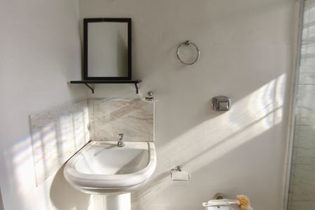 Casa para alugar com 177m², 3 quartos e 5 vagas Casa para alugar com 177m², 3 quartos e 5 vagasEdícula - Banheiro