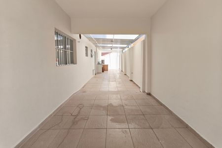 Casa para alugar com 177m², 3 quartos e 5 vagas Casa para alugar com 177m², 3 quartos e 5 vagasCorredor - Quintal