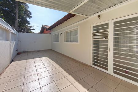 Casa para alugar com 177m², 3 quartos e 5 vagas Casa para alugar com 177m², 3 quartos e 5 vagasQuintal - Garagem