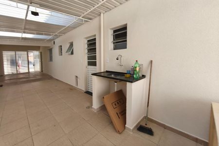 Casa para alugar com 177m², 3 quartos e 5 vagas Casa para alugar com 177m², 3 quartos e 5 vagasCorredor - Quintal