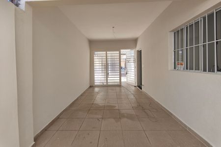 Casa para alugar com 177m², 3 quartos e 5 vagas Casa para alugar com 177m², 3 quartos e 5 vagasCorredor - Quintal