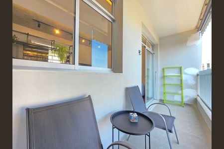 Apartamento à venda com 80m², 2 quartos e 1 vaga Apartamento à venda com 80m², 2 quartos e 1 vagaVaranda da Sala