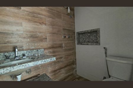 Apartamento à venda com 80m², 2 quartos e 2 vagas Apartamento à venda com 80m², 2 quartos e 2 vagasBanheiro da Suíte
