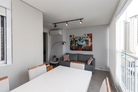 Apartamento para alugar com 61m², 2 quartos e 1 vaga Apartamento para alugar com 61m², 2 quartos e 1 vagaVaranda