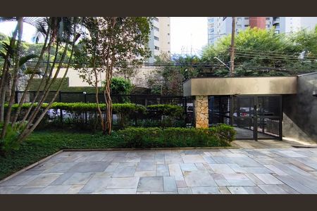 Apartamento à venda com 142m², 3 quartos e 3 vagas Apartamento à venda com 142m², 3 quartos e 3 vagasEntrada e Portaria