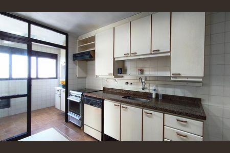 Apartamento à venda com 142m², 3 quartos e 3 vagas Apartamento à venda com 142m², 3 quartos e 3 vagasCozinha