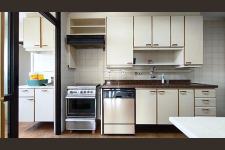 Apartamento à venda com 142m², 3 quartos e 3 vagas Apartamento à venda com 142m², 3 quartos e 3 vagasCozinha