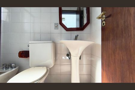 Apartamento à venda com 142m², 3 quartos e 3 vagas Apartamento à venda com 142m², 3 quartos e 3 vagasBanheiro da Suíte 2