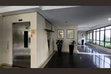 Apartamento à venda com 142m², 3 quartos e 3 vagas Apartamento à venda com 142m², 3 quartos e 3 vagasElevadores