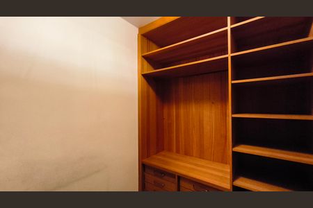 Apartamento à venda com 142m², 3 quartos e 3 vagas Apartamento à venda com 142m², 3 quartos e 3 vagasCloset da Suíte 3