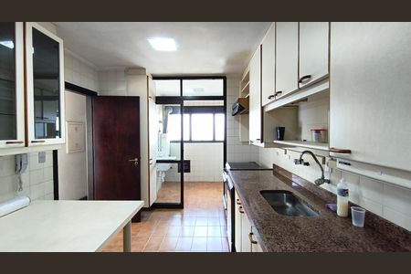 Apartamento à venda com 142m², 3 quartos e 3 vagas Apartamento à venda com 142m², 3 quartos e 3 vagasCozinha