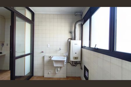 Apartamento à venda com 142m², 3 quartos e 3 vagas Apartamento à venda com 142m², 3 quartos e 3 vagasÁrea de Serviço
