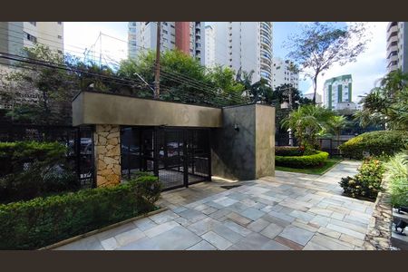 Apartamento à venda com 142m², 3 quartos e 3 vagas Apartamento à venda com 142m², 3 quartos e 3 vagasEntrada e Portaria