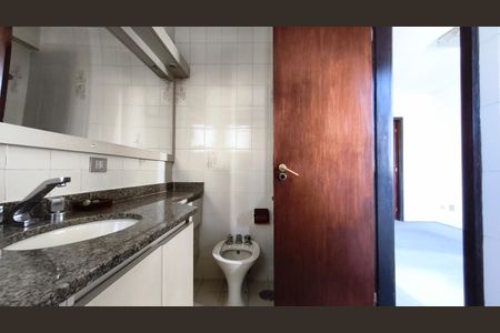 Apartamento à venda com 142m², 3 quartos e 3 vagas Apartamento à venda com 142m², 3 quartos e 3 vagasBanheiro da Suíte 3