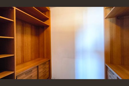 Apartamento à venda com 142m², 3 quartos e 3 vagas Apartamento à venda com 142m², 3 quartos e 3 vagasCloset da Suíte 3
