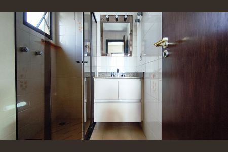 Apartamento à venda com 142m², 3 quartos e 3 vagas Apartamento à venda com 142m², 3 quartos e 3 vagasBanheiro da Suíte 1