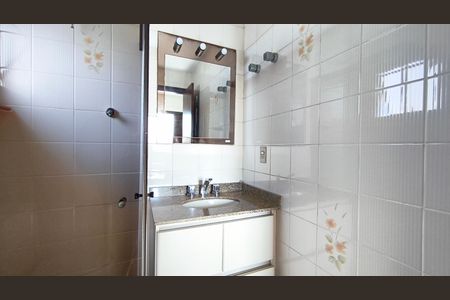 Apartamento à venda com 142m², 3 quartos e 3 vagas Apartamento à venda com 142m², 3 quartos e 3 vagasBanheiro da Suíte 1