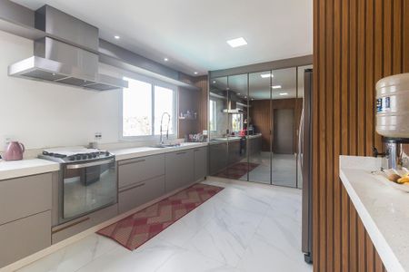 Cozinha de casa de condomínio para alugar com 3 quartos, 400m² em Sabaúna, Mogi das Cruzes